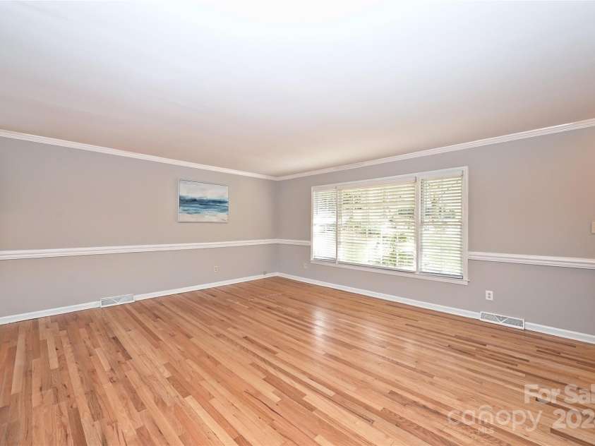 665 Archdale Drive, Charlotte, NC 28217.  MLS# CAR4203129, YatesRealty ID 294. 