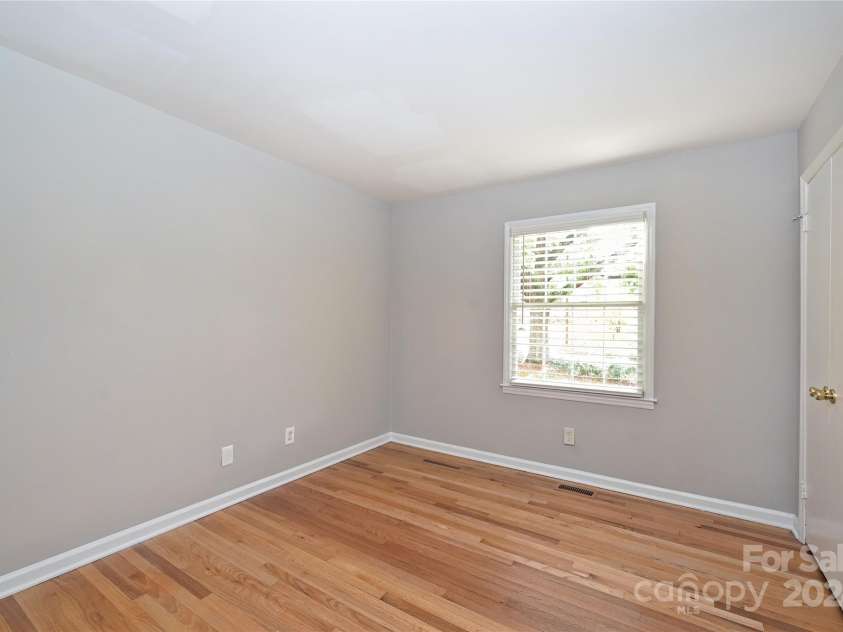 665 Archdale Drive, Charlotte, NC 28217.  MLS# CAR4203129, YatesRealty ID 294. 