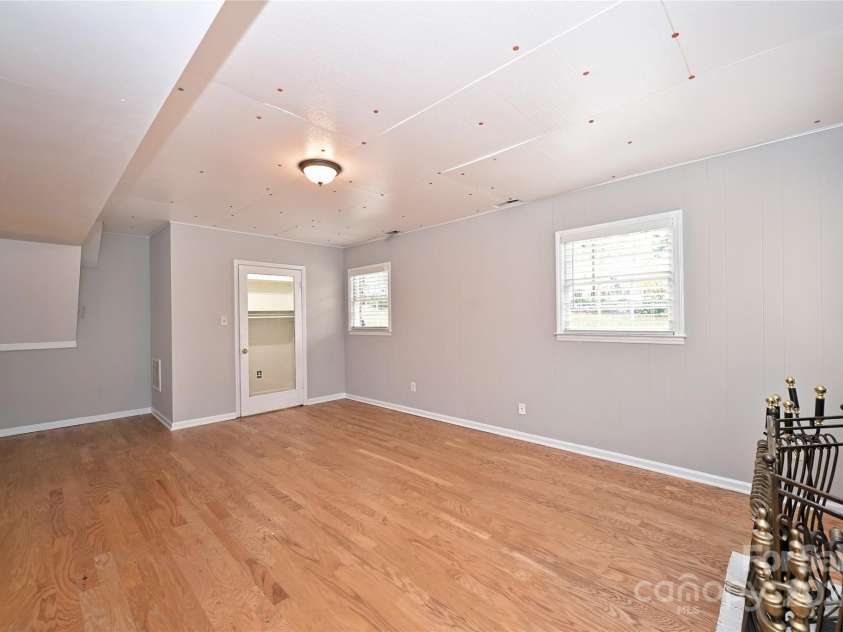 665 Archdale Drive, Charlotte, NC 28217.  MLS# CAR4203129, YatesRealty ID 294. 