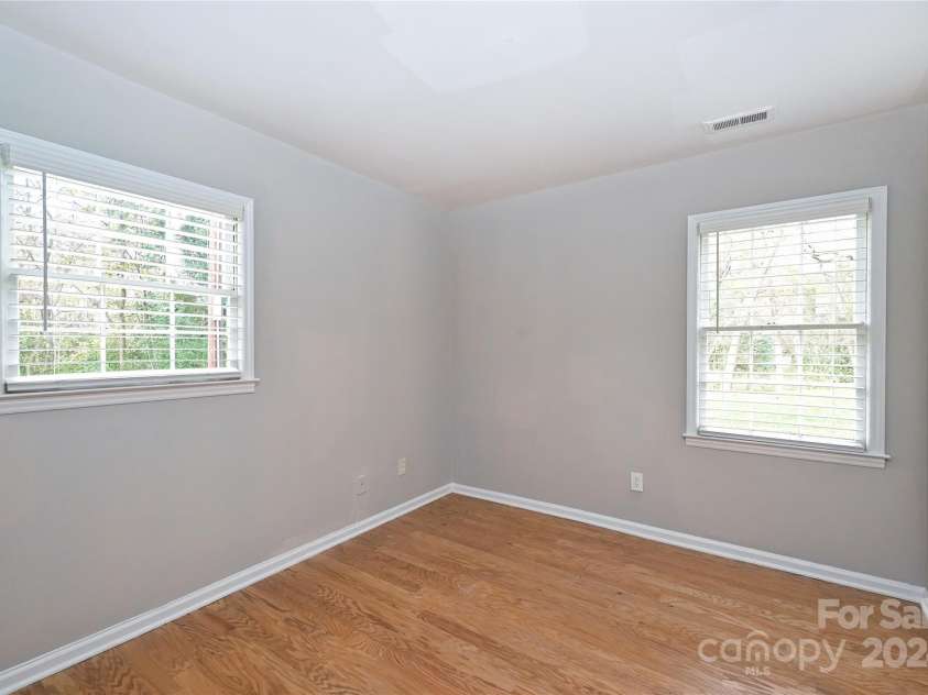 665 Archdale Drive, Charlotte, NC 28217.  MLS# CAR4203129, YatesRealty ID 294. 