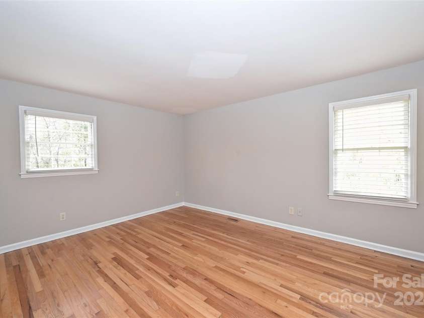 665 Archdale Drive, Charlotte, NC 28217.  MLS# CAR4203129, YatesRealty ID 294. 