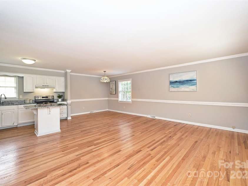 665 Archdale Drive, Charlotte, NC 28217.  MLS# CAR4203129, YatesRealty ID 294. 