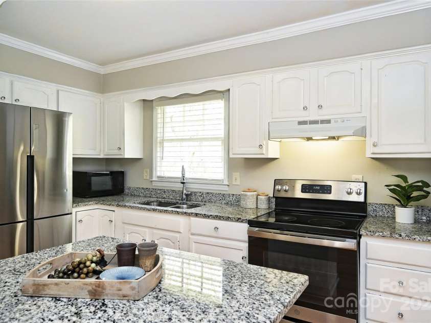 665 Archdale Drive, Charlotte, NC 28217.  MLS# CAR4203129, YatesRealty ID 294. 