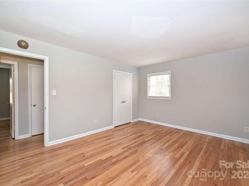 665 Archdale Drive, Charlotte, NC 28217.  MLS# CAR4203129, YatesRealty ID 294. 