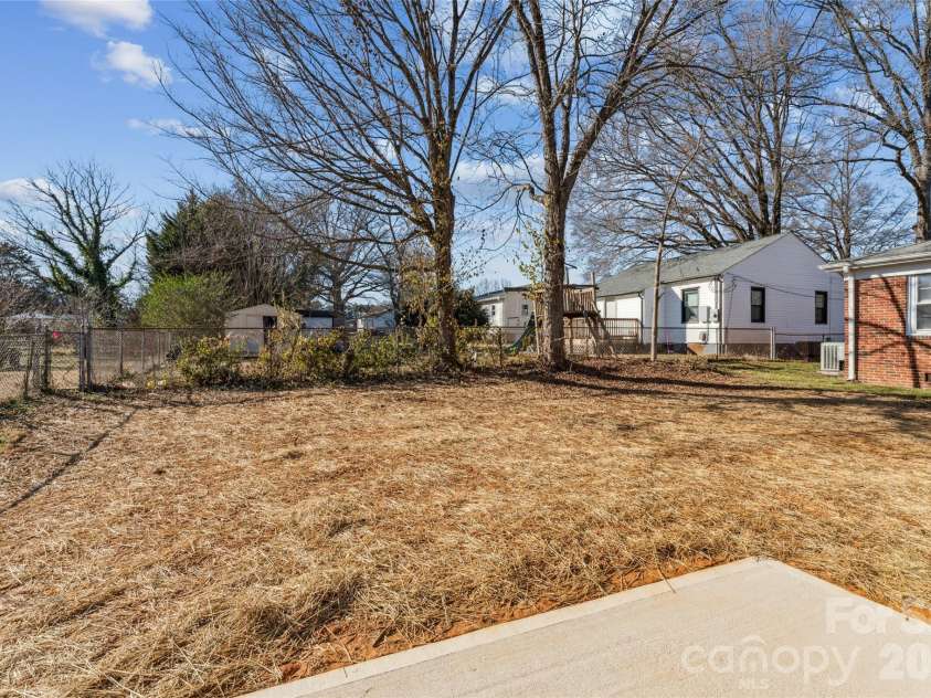 400 Lincoln Street, Concord, NC 28025.  MLS# CAR4347615, YatesRealty ID 2940. 