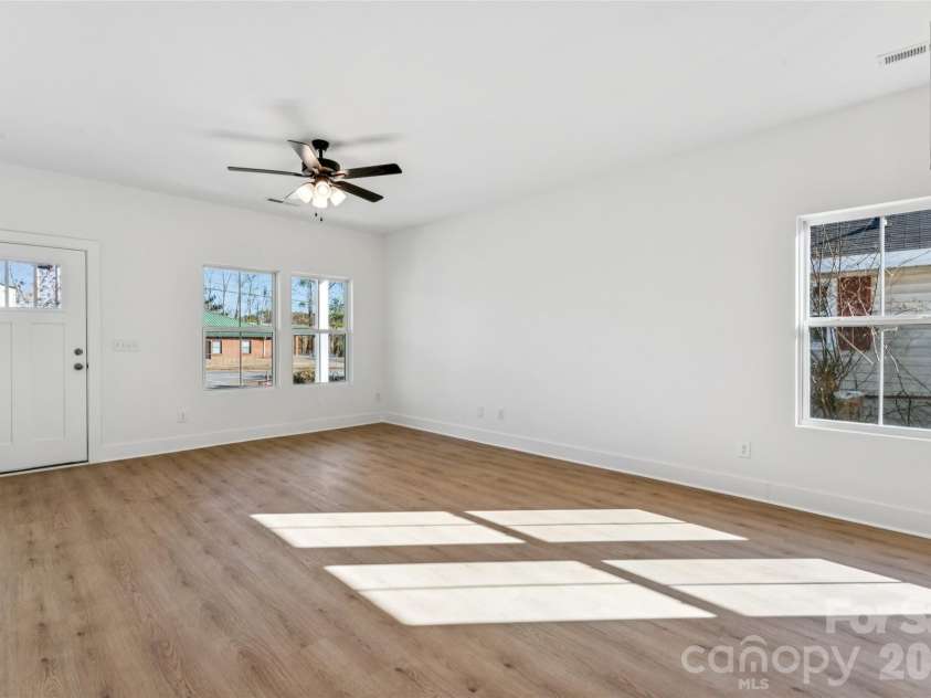 400 Lincoln Street, Concord, NC 28025.  MLS# CAR4347615, YatesRealty ID 2940. 