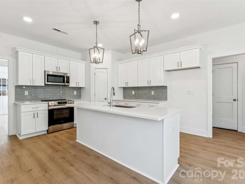 400 Lincoln Street, Concord, NC 28025.  MLS# CAR4347615, YatesRealty ID 2940. 