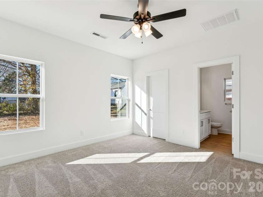 400 Lincoln Street, Concord, NC 28025.  MLS# CAR4347615, YatesRealty ID 2940. 