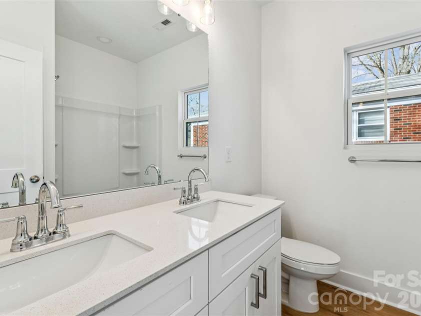 400 Lincoln Street, Concord, NC 28025.  MLS# CAR4347615, YatesRealty ID 2940. 