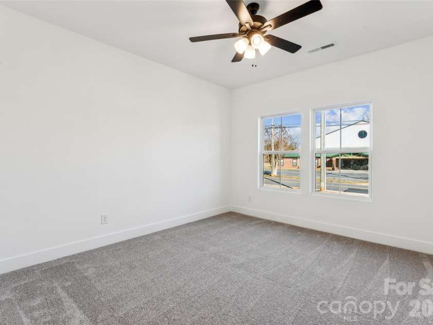 400 Lincoln Street, Concord, NC 28025.  MLS# CAR4347615, YatesRealty ID 2940. 