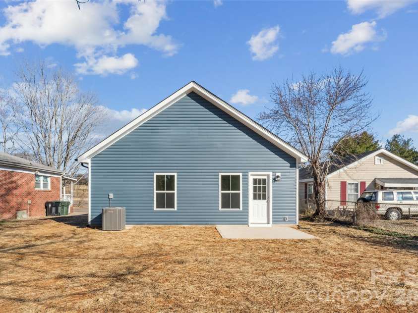 400 Lincoln Street, Concord, NC 28025.  MLS# CAR4347615, YatesRealty ID 2940. 