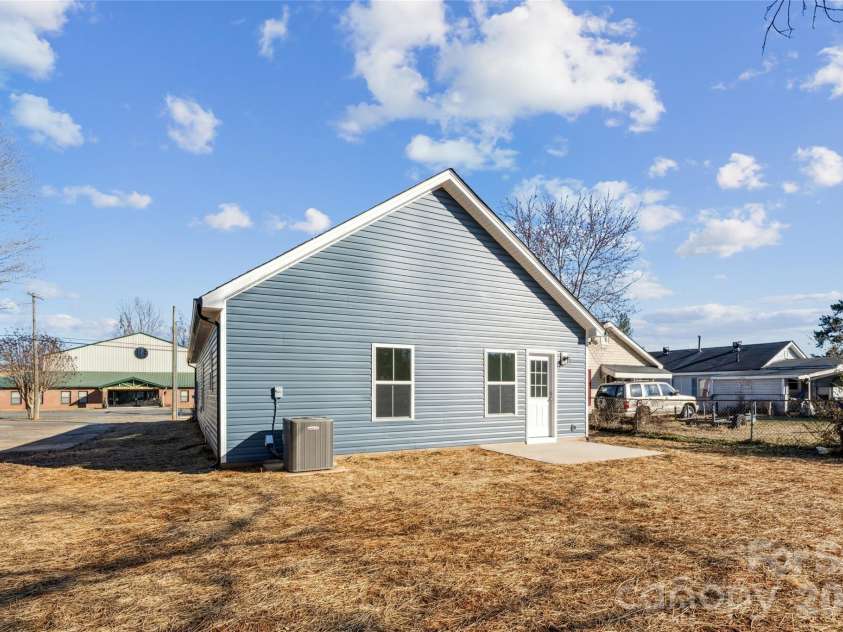 400 Lincoln Street, Concord, NC 28025.  MLS# CAR4347615, YatesRealty ID 2940. 