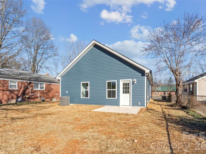 400 Lincoln Street, Concord, NC 28025.  MLS# CAR4347615, YatesRealty ID 2940. 
