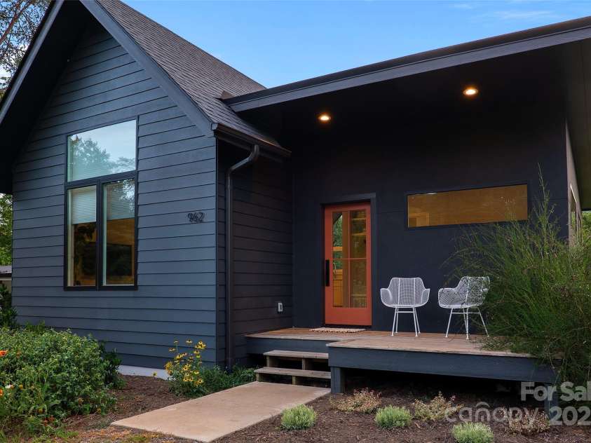 962 Riceville Road, Asheville, NC 28805.  MLS# CAR4285322, YatesRealty ID 29400. 