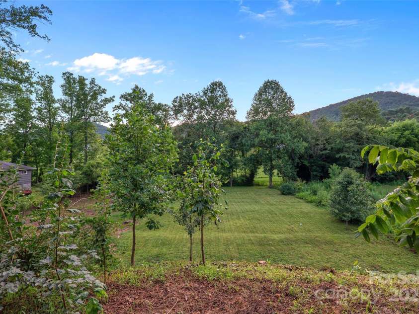 962 Riceville Road, Asheville, NC 28805.  MLS# CAR4285322, YatesRealty ID 29400. 
