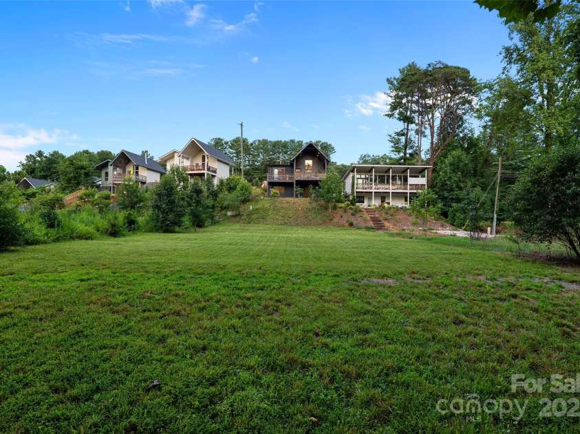 962 Riceville Road, Asheville, NC 28805.  MLS# CAR4285322, YatesRealty ID 29400. 