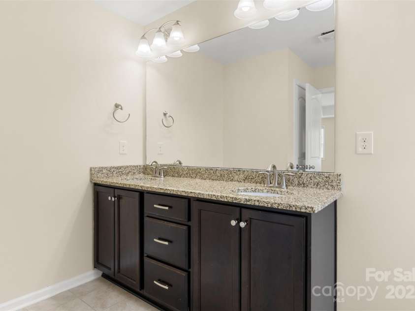 4471 Carrington Drive, Lancaster, SC 29720.  MLS# CAR4279985, YatesRealty ID 29402. Primary En Suite I