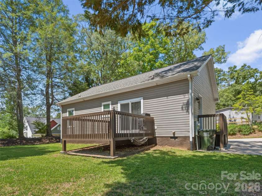 64 Drexel Road, Hendersonville, NC 28739.  MLS# CAR4383841, YatesRealty ID 29402. 