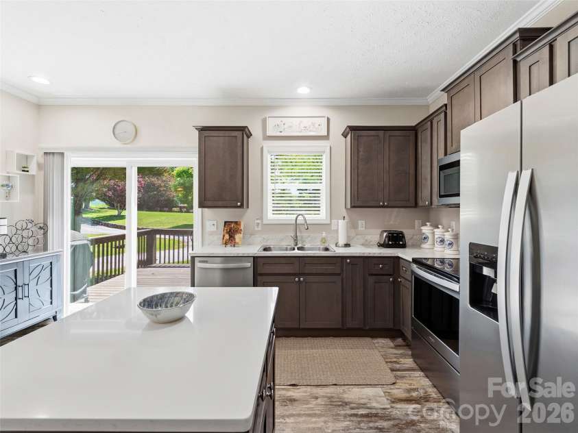 64 Drexel Road, Hendersonville, NC 28739.  MLS# CAR4383841, YatesRealty ID 29402. 