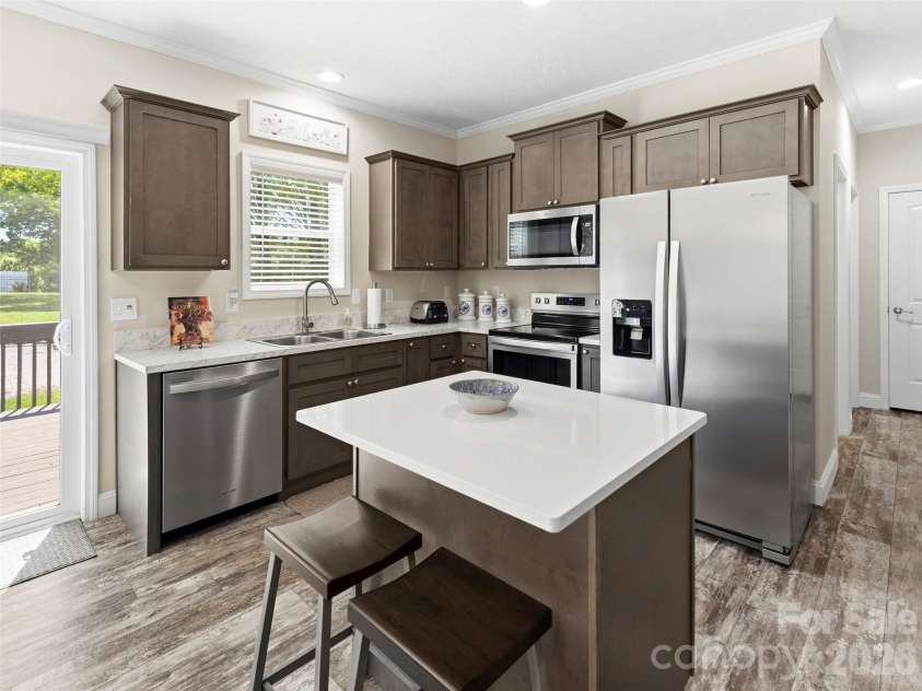 64 Drexel Road, Hendersonville, NC 28739.  MLS# CAR4383841, YatesRealty ID 29402. 