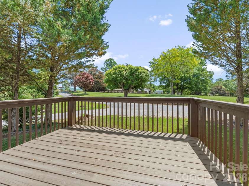 64 Drexel Road, Hendersonville, NC 28739.  MLS# CAR4383841, YatesRealty ID 29402. 