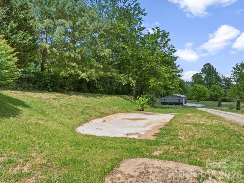 64 Drexel Road, Hendersonville, NC 28739.  MLS# CAR4383841, YatesRealty ID 29402. 