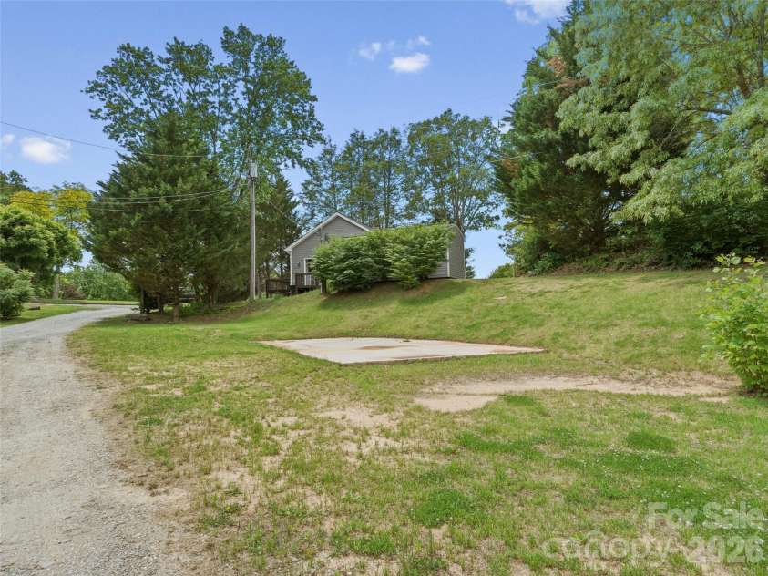 64 Drexel Road, Hendersonville, NC 28739.  MLS# CAR4383841, YatesRealty ID 29402. 