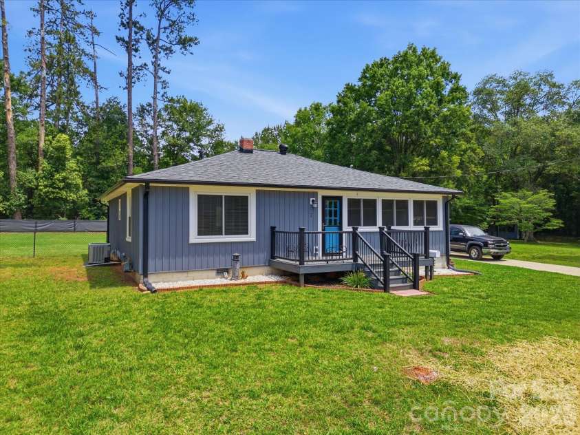 7 Wray Street, York, SC 29745.  MLS# CAR4387446, YatesRealty ID 29403. 