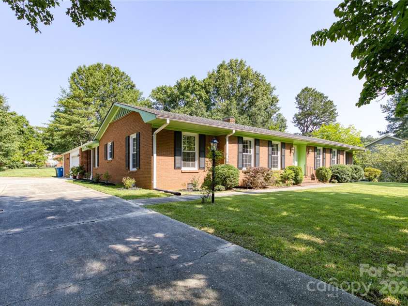 321 Knollwood Avenue, Salisbury, NC 28144.  MLS# CAR4275564, YatesRealty ID 29404. 