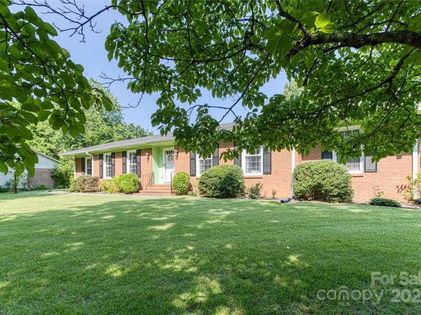 321 Knollwood Avenue, Salisbury, NC 28144.  MLS# CAR4275564, YatesRealty ID 29404. 
