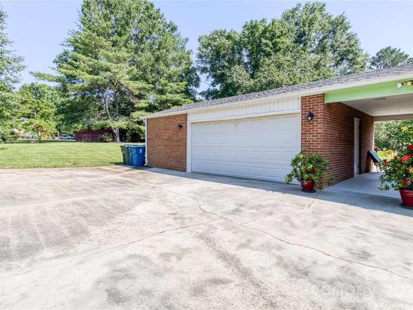 321 Knollwood Avenue, Salisbury, NC 28144.  MLS# CAR4275564, YatesRealty ID 29404. 