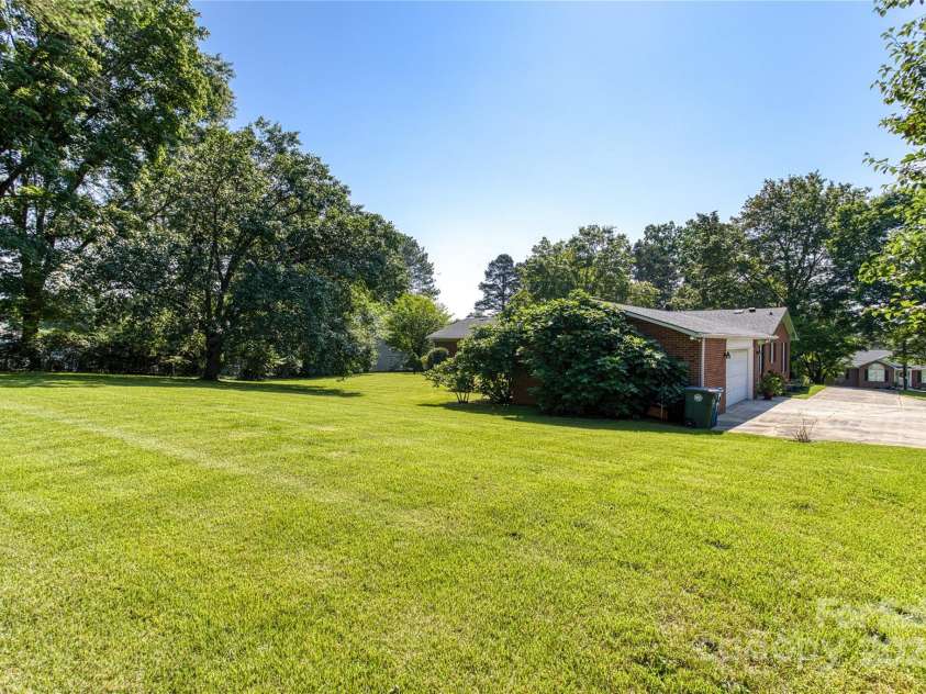 321 Knollwood Avenue, Salisbury, NC 28144.  MLS# CAR4275564, YatesRealty ID 29404. 