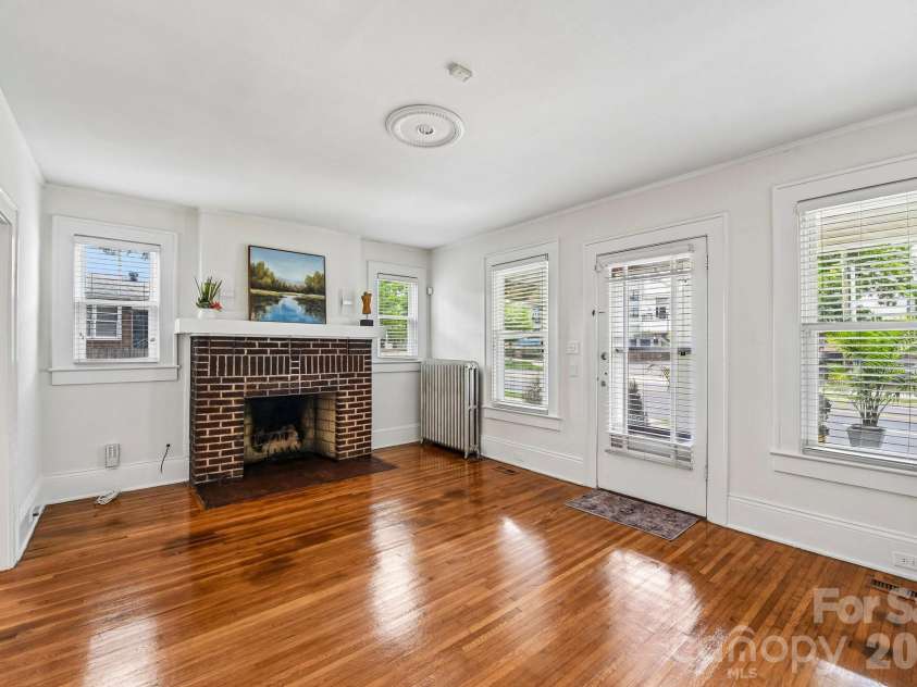 1612 Tryon Street, Charlotte, NC 28203.  MLS# CAR4389999, YatesRealty ID 29405. 