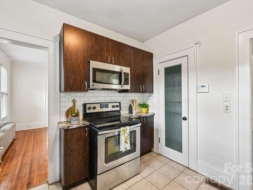 1612 Tryon Street, Charlotte, NC 28203.  MLS# CAR4389999, YatesRealty ID 29405. 