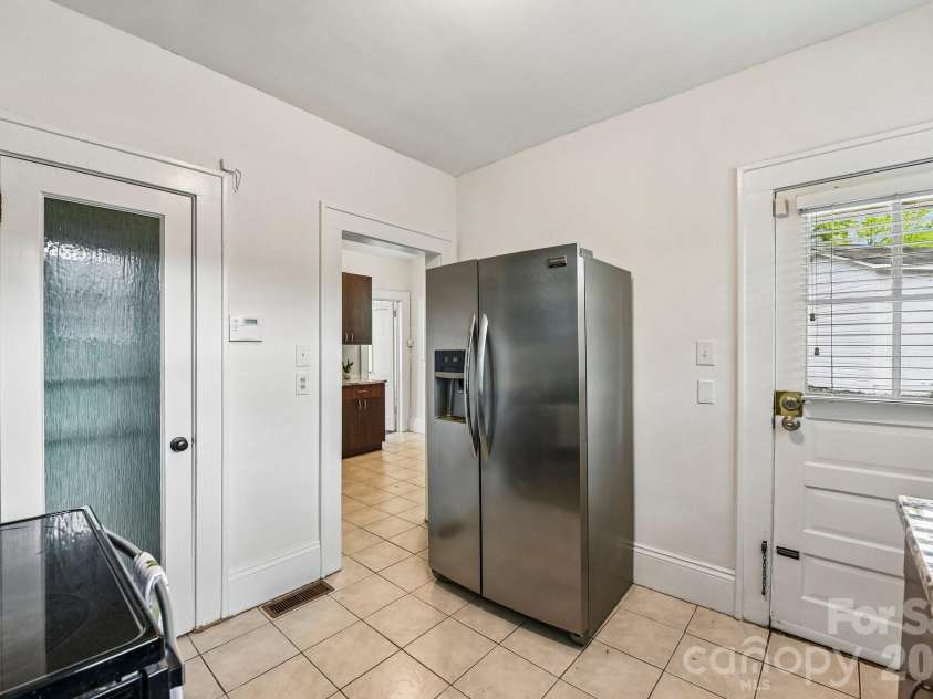 1612 Tryon Street, Charlotte, NC 28203.  MLS# CAR4389999, YatesRealty ID 29405. 