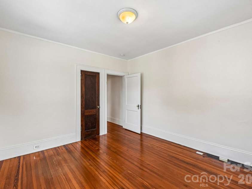 1612 Tryon Street, Charlotte, NC 28203.  MLS# CAR4389999, YatesRealty ID 29405. 