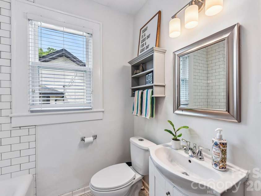 1612 Tryon Street, Charlotte, NC 28203.  MLS# CAR4389999, YatesRealty ID 29405. 