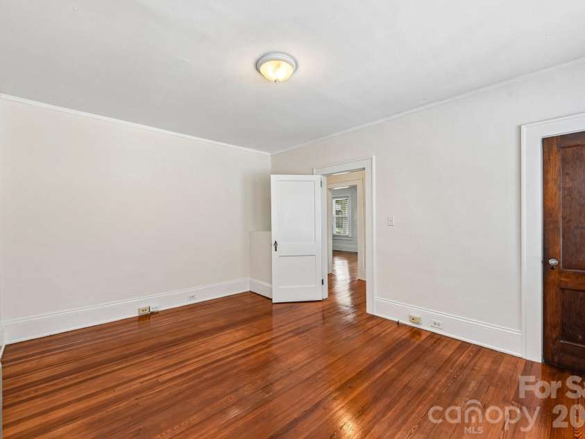 1612 Tryon Street, Charlotte, NC 28203.  MLS# CAR4389999, YatesRealty ID 29405. 
