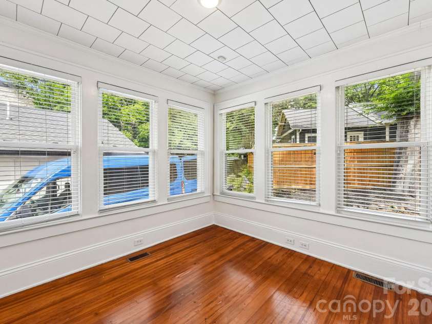 1612 Tryon Street, Charlotte, NC 28203.  MLS# CAR4389999, YatesRealty ID 29405. 