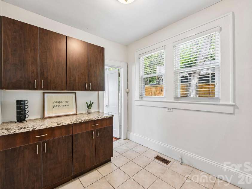 1612 Tryon Street, Charlotte, NC 28203.  MLS# CAR4389999, YatesRealty ID 29405. 