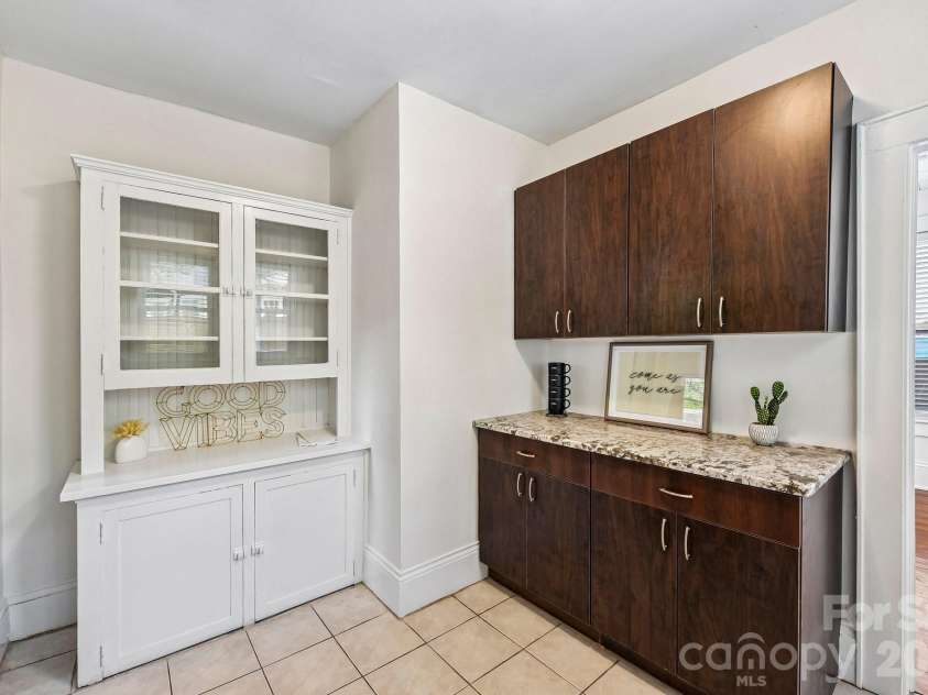 1612 Tryon Street, Charlotte, NC 28203.  MLS# CAR4389999, YatesRealty ID 29405. 