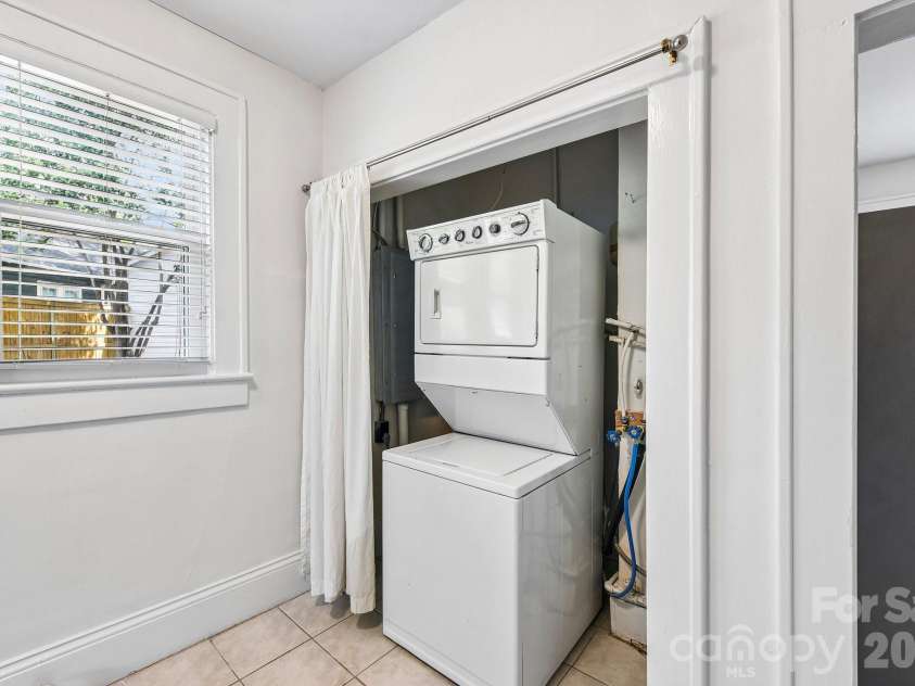 1612 Tryon Street, Charlotte, NC 28203.  MLS# CAR4389999, YatesRealty ID 29405. 