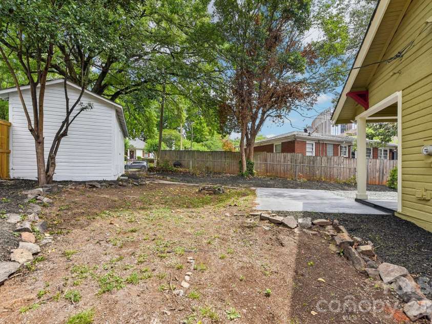 1612 Tryon Street, Charlotte, NC 28203.  MLS# CAR4389999, YatesRealty ID 29405. 