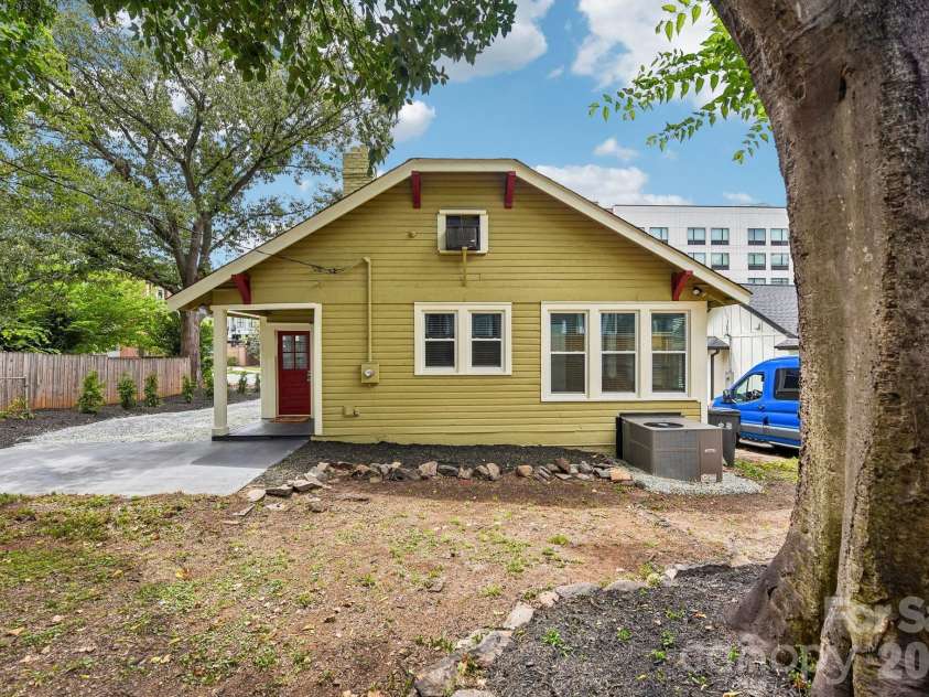 1612 Tryon Street, Charlotte, NC 28203.  MLS# CAR4389999, YatesRealty ID 29405. 