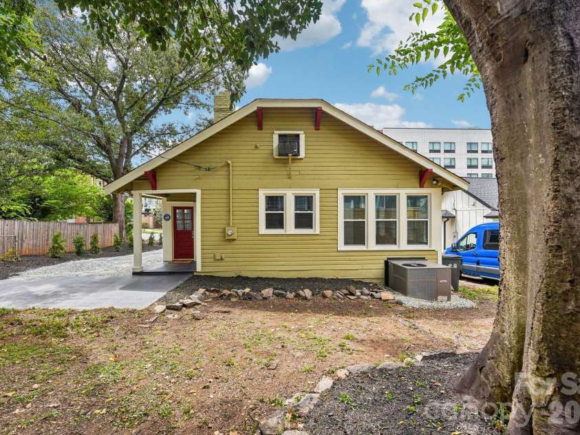 1612 Tryon Street, Charlotte, NC 28203.  MLS# CAR4389999, YatesRealty ID 29405. 