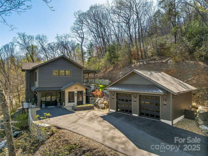 228 Allen Mountain Drive, Black Mountain, NC 28711.  MLS# CAR4245095, YatesRealty ID 29407. 