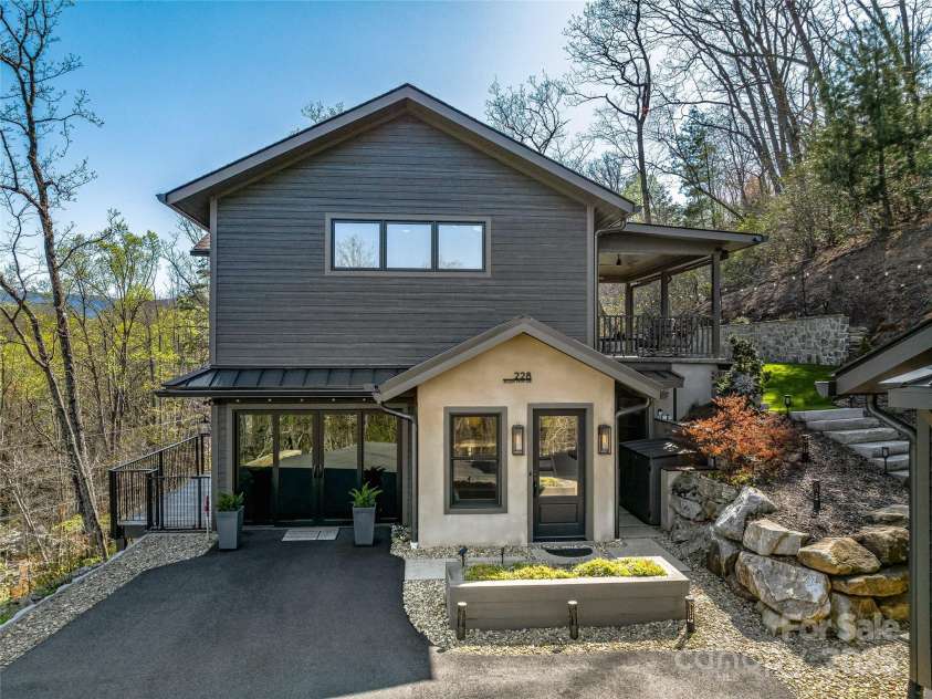 228 Allen Mountain Drive, Black Mountain, NC 28711.  MLS# CAR4245095, YatesRealty ID 29407. 
