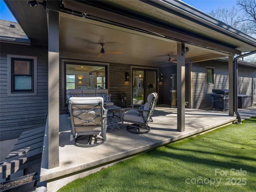 228 Allen Mountain Drive, Black Mountain, NC 28711.  MLS# CAR4245095, YatesRealty ID 29407. 