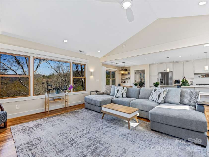 228 Allen Mountain Drive, Black Mountain, NC 28711.  MLS# CAR4245095, YatesRealty ID 29407. 