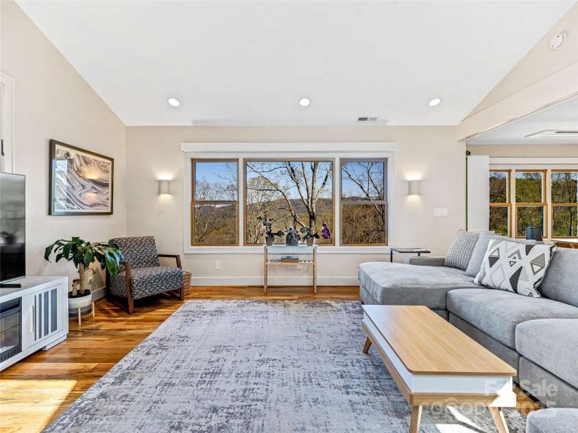 228 Allen Mountain Drive, Black Mountain, NC 28711.  MLS# CAR4245095, YatesRealty ID 29407. 